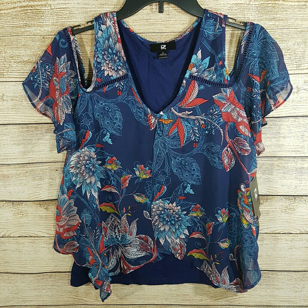 🌟B2G1 NWT Iz Byer Cold Shoulder Floral Flowy Top